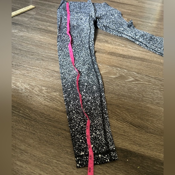 Lululemon Women Wunder Under Pant Hi-Rise Luxtreme Splatter White Black Print 6 - Picture 3 of 7